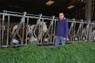 La mise en place de l’affouragement en vert a permis à Jacques Pezot d’optimiser ses prairies. Aujourd'hui, il est autonome à 100 %. 