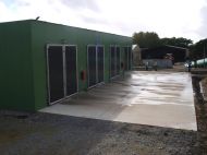 A Chéméré, le biogaz est produit en voie sèche discontinue avec un procédé dit de garage. L'installation construite chez Gérard Guilbaud comprend quatre digesteurs.