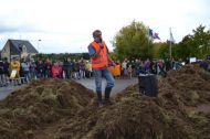 Joseph Gaudin a fait amener de la terre de son exploitation devant les grilles d'Aprochim, afin qu'il la “décontamine”.